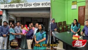 দেশীগ্রাম ইউনিয়ন পরিষদ ও ভূমি অফিসে হঠাৎ পরিদর্শন, সেবার মানোন্নয়নে কড়া নির্দেশনা দিলেন সিরাজগঞ্জ জেলা প্রশাসক