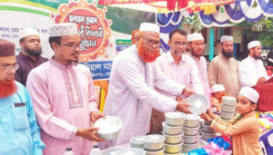 মুজিবনগর আইডিয়াল মাদ্রাসায় শিক্ষার্থীদের মাঝে পুরস্কার বিতরণ