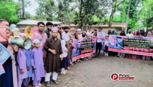 সান্তাহারে রাকামনির খুনিদের ফাঁসির দাবিতে মানববন্ধন
