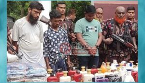 স্থল বন্দর বেনাপোল কাস্টমসের দুই সহকারী রাজস্ব কর্মকর্তা ও তিন সিপাই বরখাস্ত