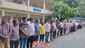 পঞ্চগড়ে ইউএনও'কে মিথ্যা অপবাদের প্রতিবাদ ও বিচার দাবীতে মানববন্ধন