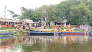 বর্ষার আগমনে ঐতিহ্যবাহী তিশিখালী মাঝার ভক্ত আসেকানে মুখরিত