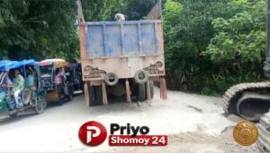 পঞ্চগড়ের বিভিন্ন স্থানে রাস্তা দখল করে চলছে পাথর-বালু লোড আনলোড : দুর্ভোগে সাধারণ মানুষ