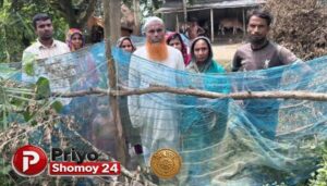প্রভাবশালীদের দখলে রাস্তা, তাড়াশে অবরুদ্ধ ২ পরিবার