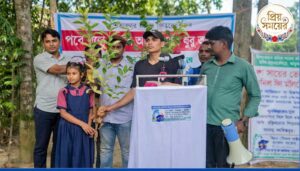 তাড়াশে ভিলেজ ভিশন বাংলাদেশ এর সহযোগিতায় ১শ’ চারা গাছ বিতরণ