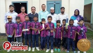 মেধা তালিকায় ছাত্র-ছাত্রীদের মাঝে ছাতা ও সামগ্রী বিতরণ অনুষ্ঠান