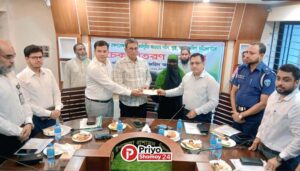 চাঁদপুর সদর উপজেলা এলজিইডির উদ্যোগে সড়ক রক্ষণাবেক্ষণ কর্মসূচির নারীকর্মীদের মাঝে সঞ্চয়ের চেক বিতরণ