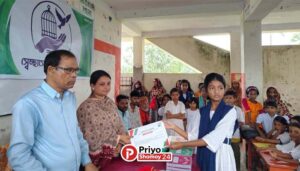আমতলীতে স্বপ্নছোঁয়া স্বেচ্ছাসেবী যুব সংগঠনের উদ্যোগে শিক্ষা উপকরণ বিতরণ ও মাদকবিরোধী সচেতনতা সভা