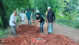 মৈশাদী ৯নং ওয়ার্ডে বিভিন্ন সড়কের খানাখন্দ মেরামতে বিএনপি নেতা খাইরুলের উদ্যোগ