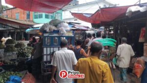 বাবুরহাট বাজারের ফুটপাত দখলে, চরম দুর্ভোগে পথচারীরা