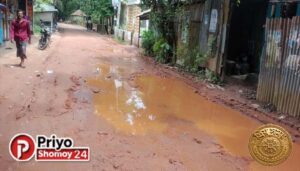 শাহাতলী থেকে জেলা কারাগার সড়কে খানাখন্দ, চরম দুর্ভোগে পথচারী ও যানবাহন চালক