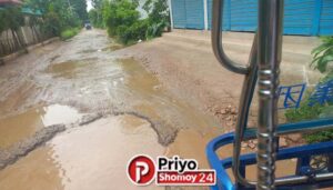 মরণফাঁদে হাজীগঞ্জ-রঘুনাথপুর সড়ক: সংস্কারের অপেক্ষায় লাখো মানুষ