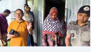 মাটি খুঁড়তেই বেরিয়ে এলো ১১ কেজি গাঁজা! চাঁদপুরে নারী গ্রেফতার