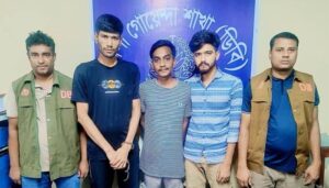 মেহেরপুরে ৫ গ্রাম হেরোইনসহ গ্রেফতার ৩