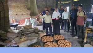 বগুড়া শেরপুরে অস্বাস্থ্যকর পরিবেশে দই-মিষ্টি তৈরি, দুই কারখানাকে ১ লাখ টাকা জরিমানা