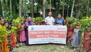 সবুজায়নের লক্ষ্যে ফুলবাড়ীতে ২,৮১৫টি আমের চারা বিতরণ কর্মসূচির উদ্বোধন