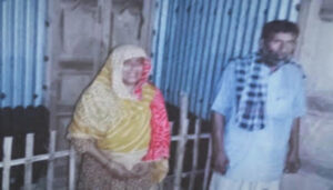 তাড়াশে ভূমিহীনের বসত বাড়ি ক্ষমতার দাপটে দখল