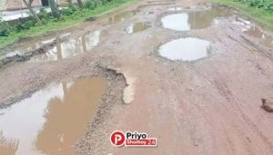 সান্তাহারে খাদ্য বিভাগের সাইলো সড়কে হুমকির মুখে পরেছে যানবাহন চলাচল