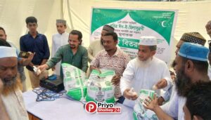 ঈদে মিলাদুন্নবী উপলক্ষে আল্লামা রুহুল্লাহ (রাহ.) ওয়েলফেয়ার অর্গানাইজেশনের উদ্যোগে সহস্রাধিক মানুষের মাঝে তবারক বিতরণ